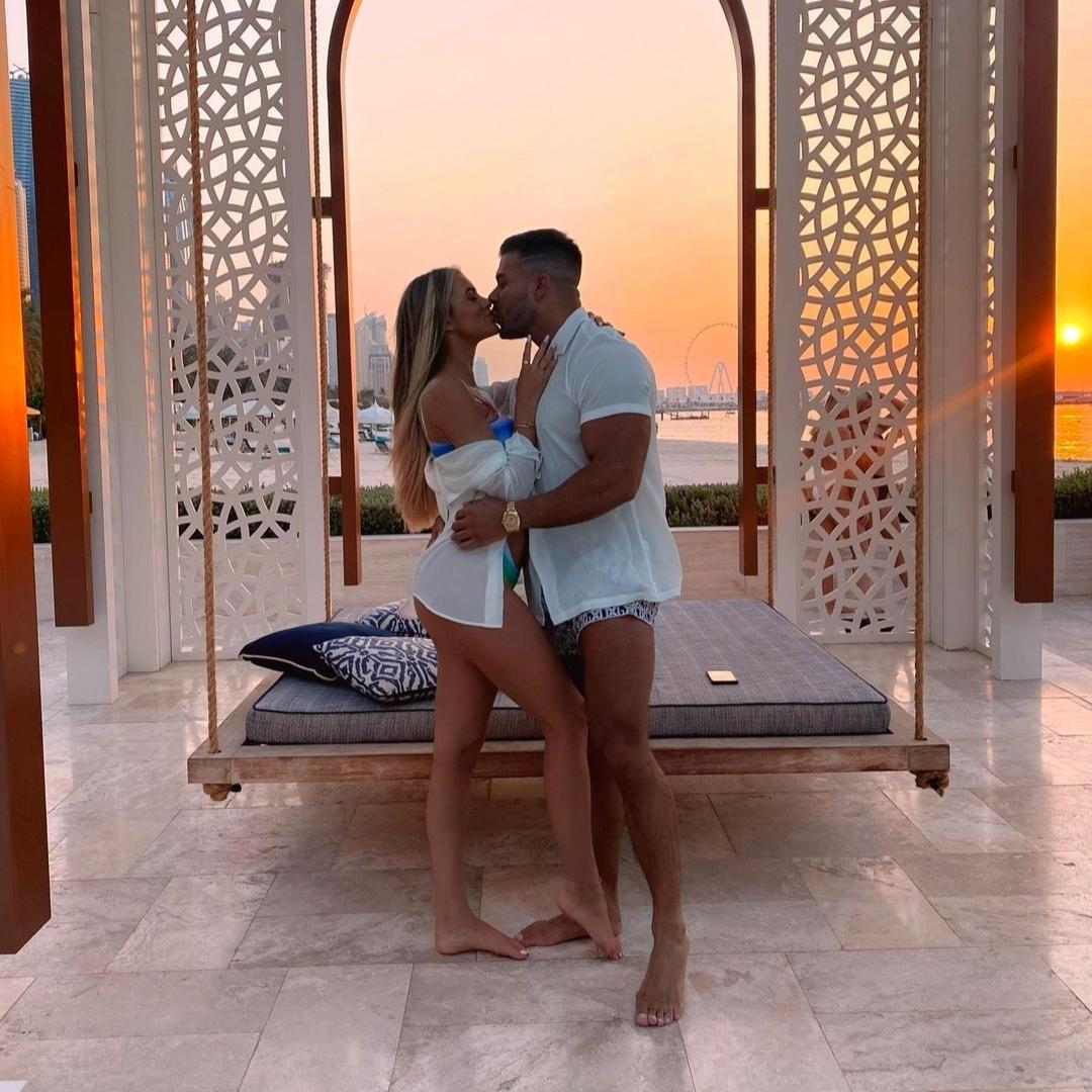 sugar baby and sugar daddy kissing
