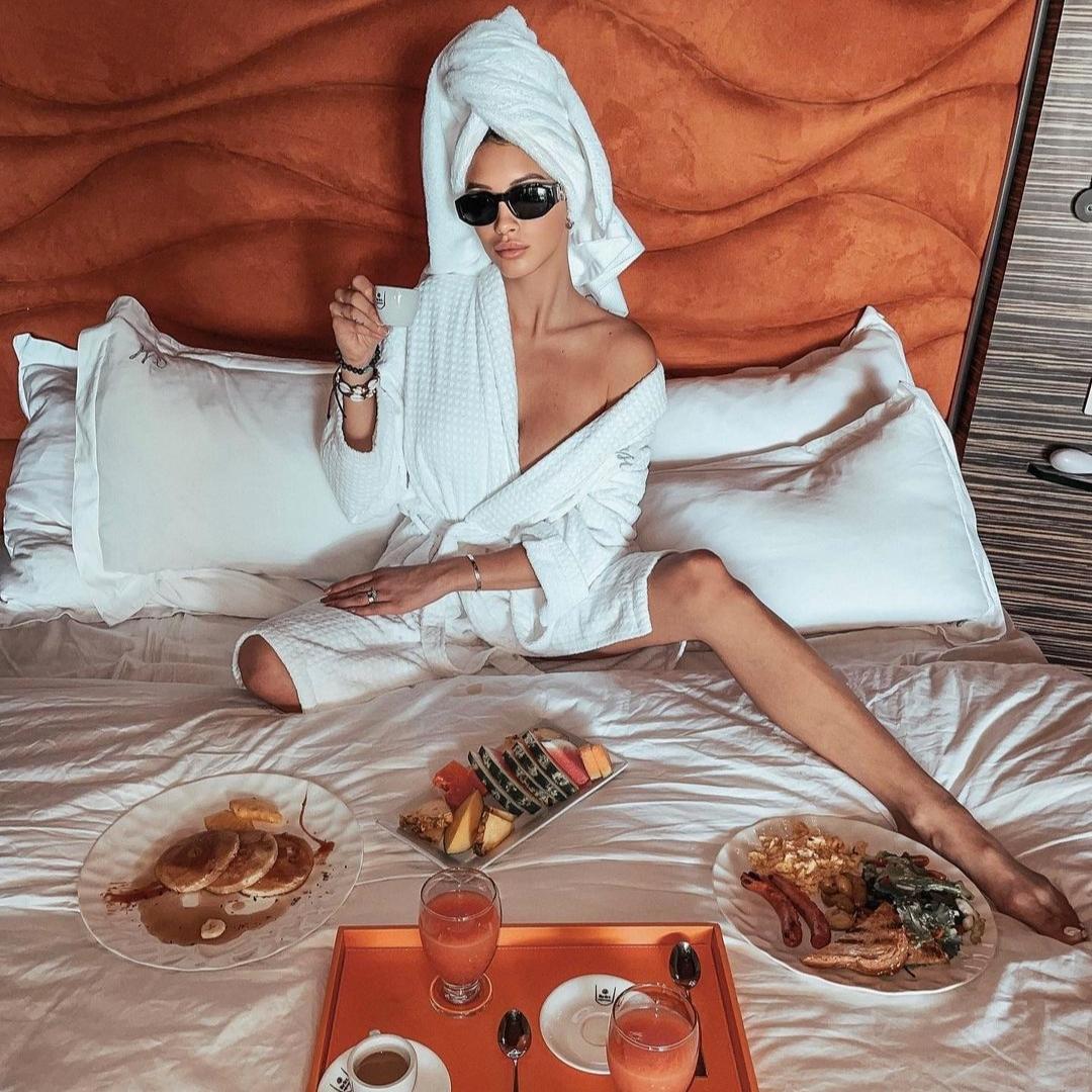 Florida sugar baby in hotel room