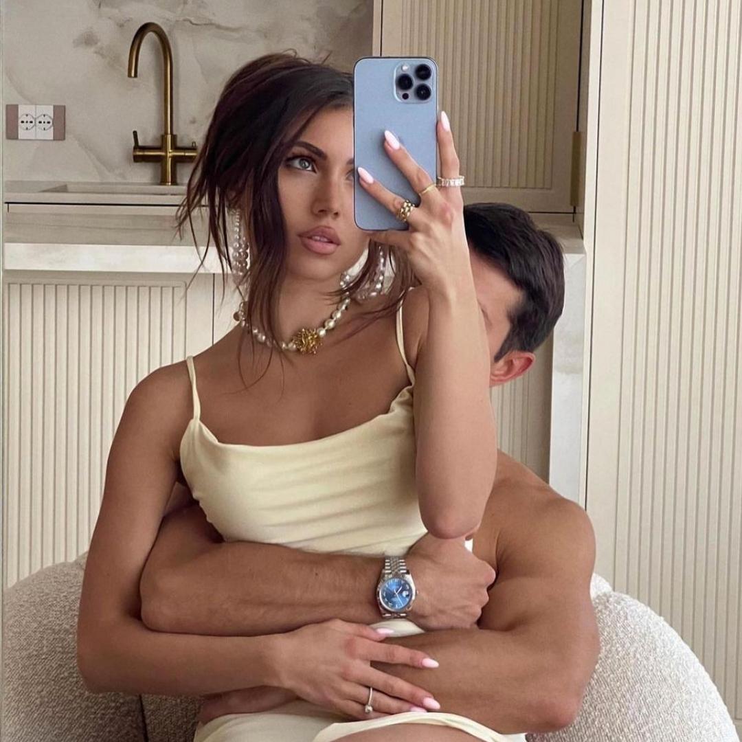 sugar baby taking selfie Hawaii