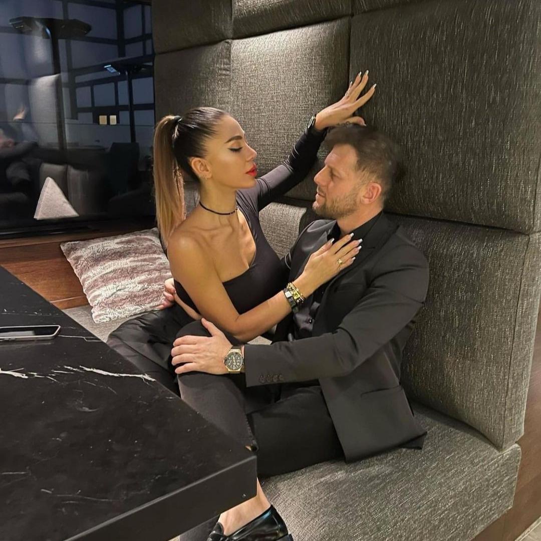 sugar baby with sugar daddy at restaraunt