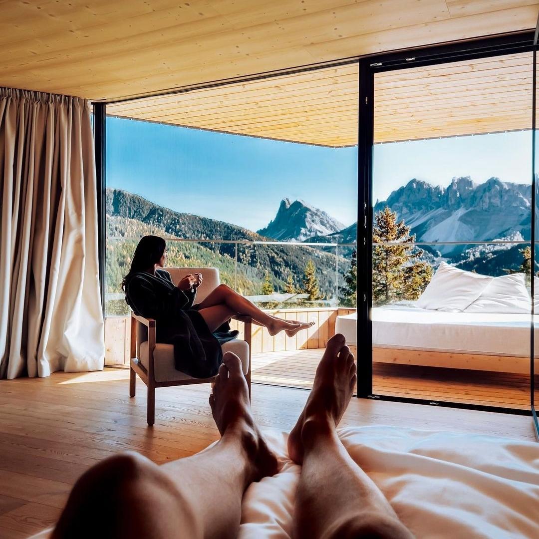 sugar couple on romantic trip