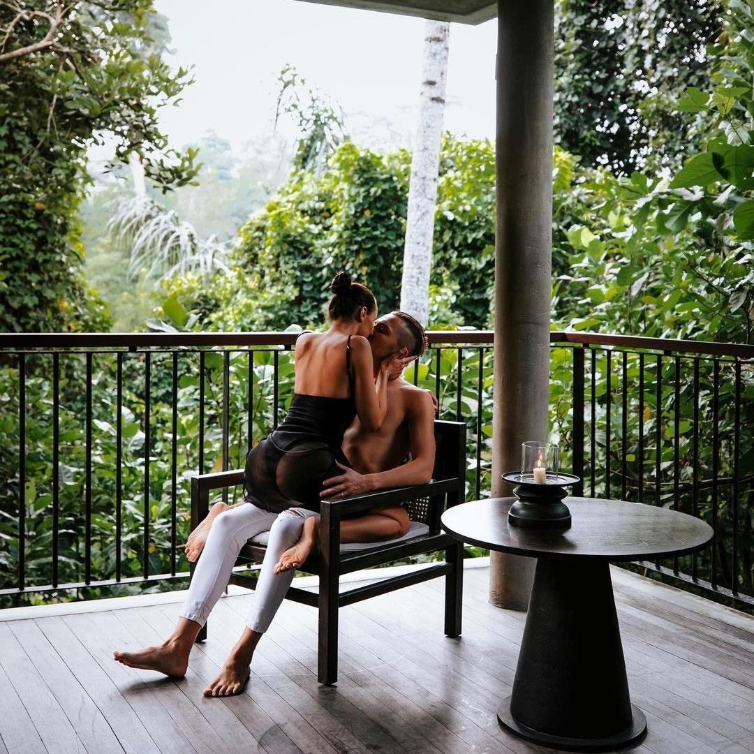 sugar dating couple on exotic vacation Vermont