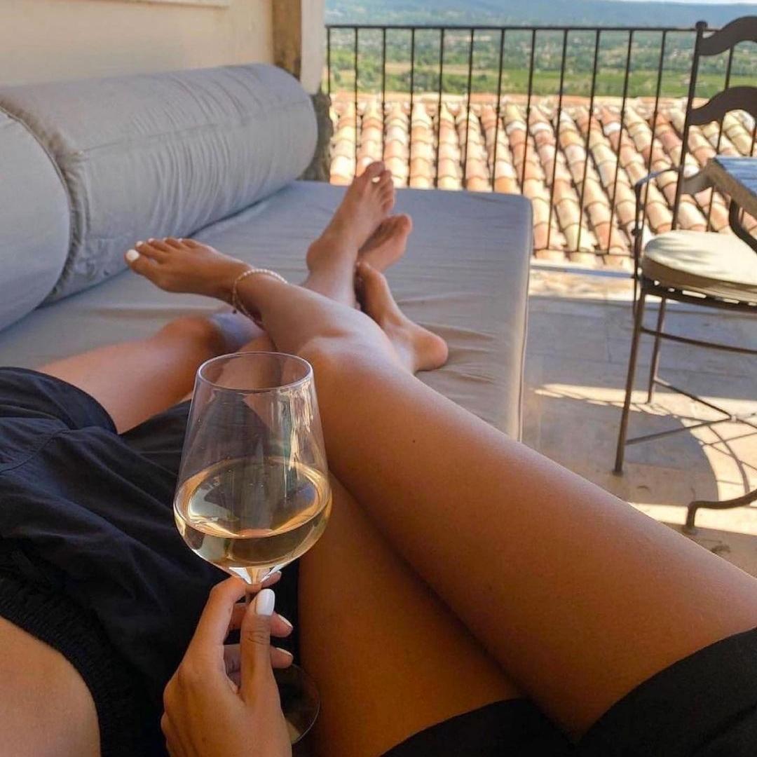 sugar dating couple relaxing
