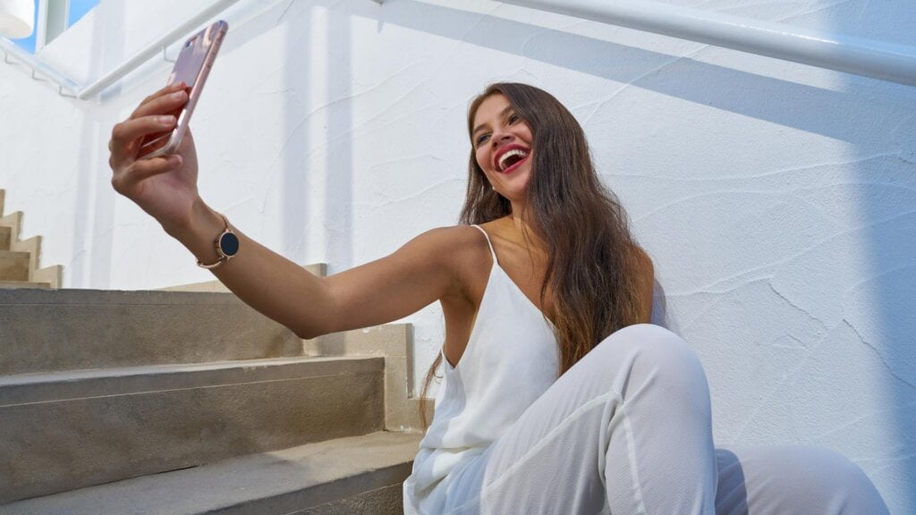 sugar baby taking selfie