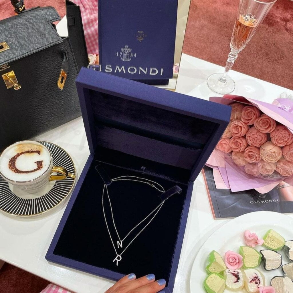 sugar baby with gifts