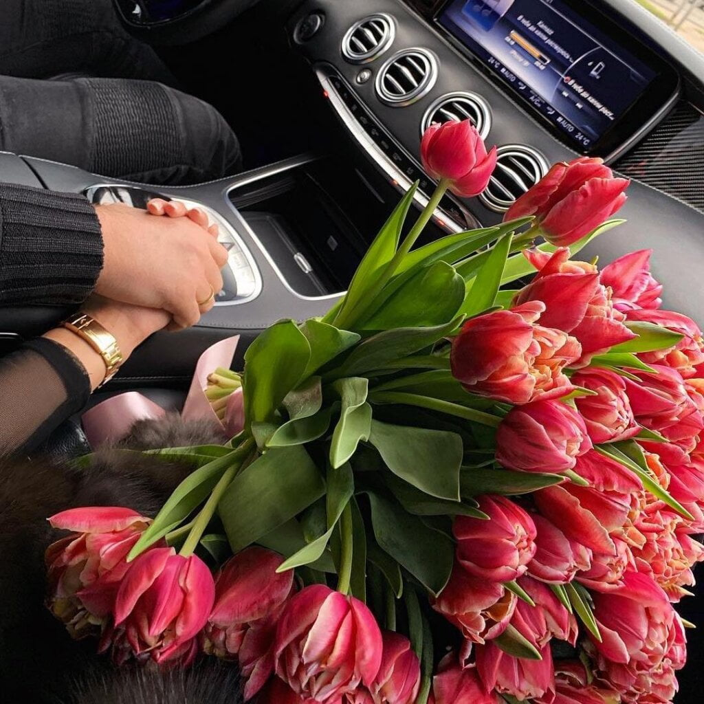 sugar baby and sugar daddy in car