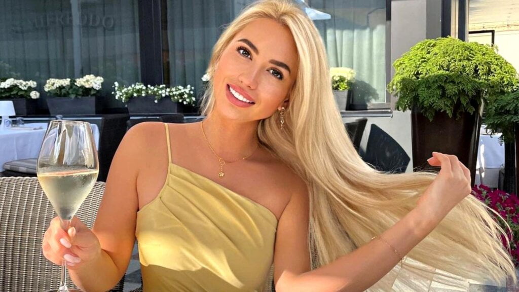 sugar baby in restaurant