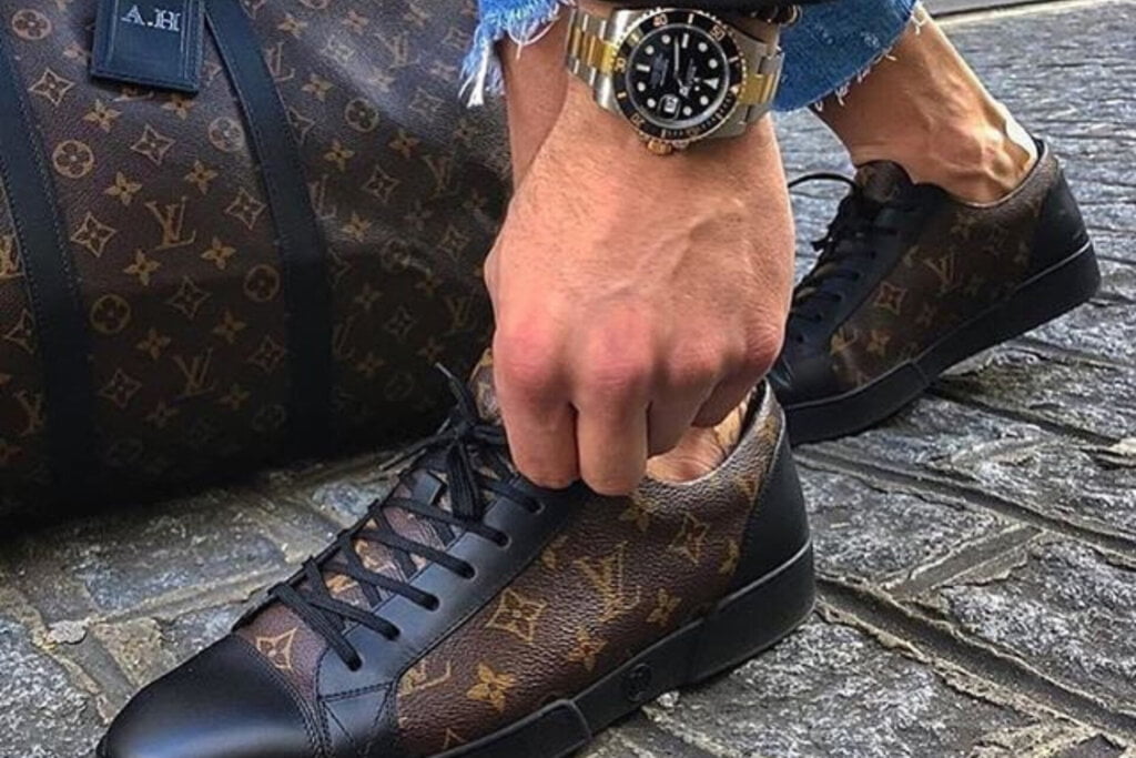 find a sugar momma that pay you per month