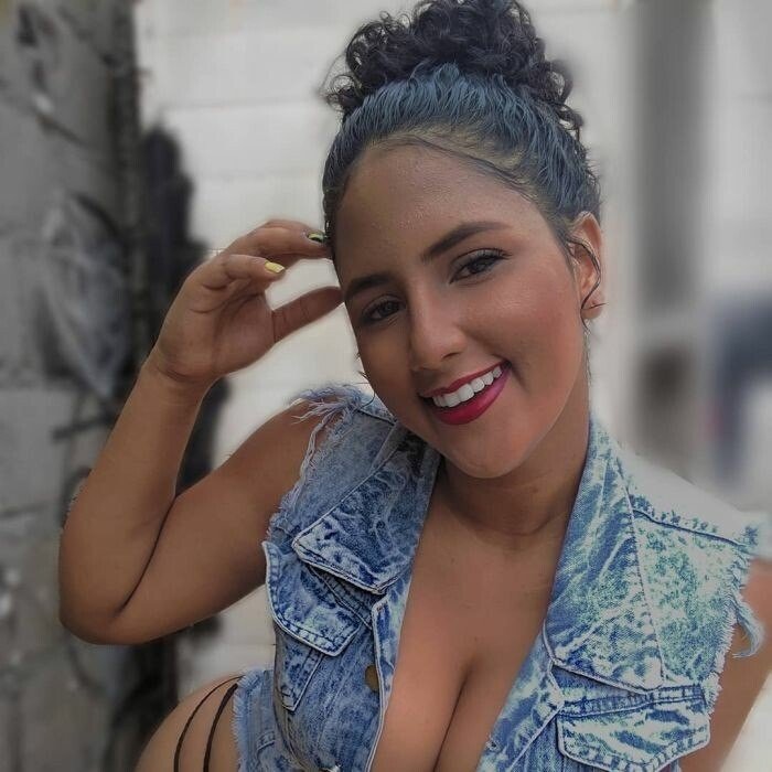 crybabyEm Profile image 1